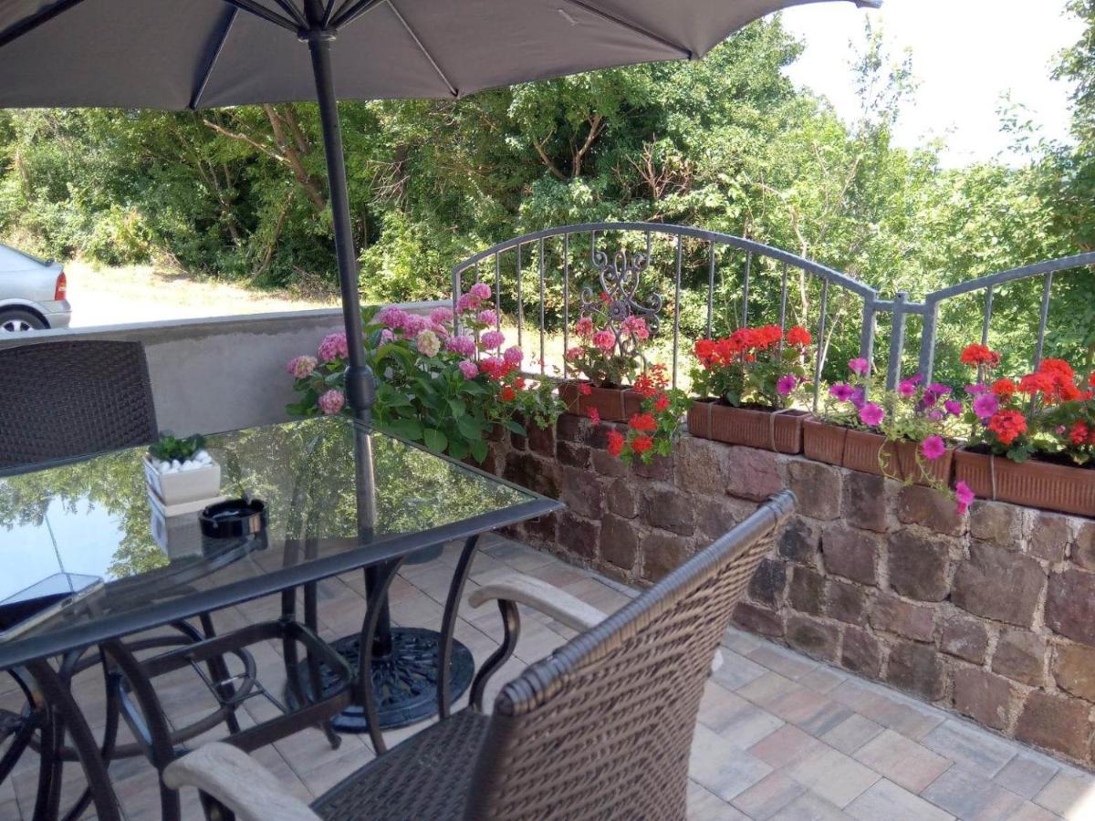 Chez Marthe, Organic Farm Stay Knin Dış mekan fotoğraf